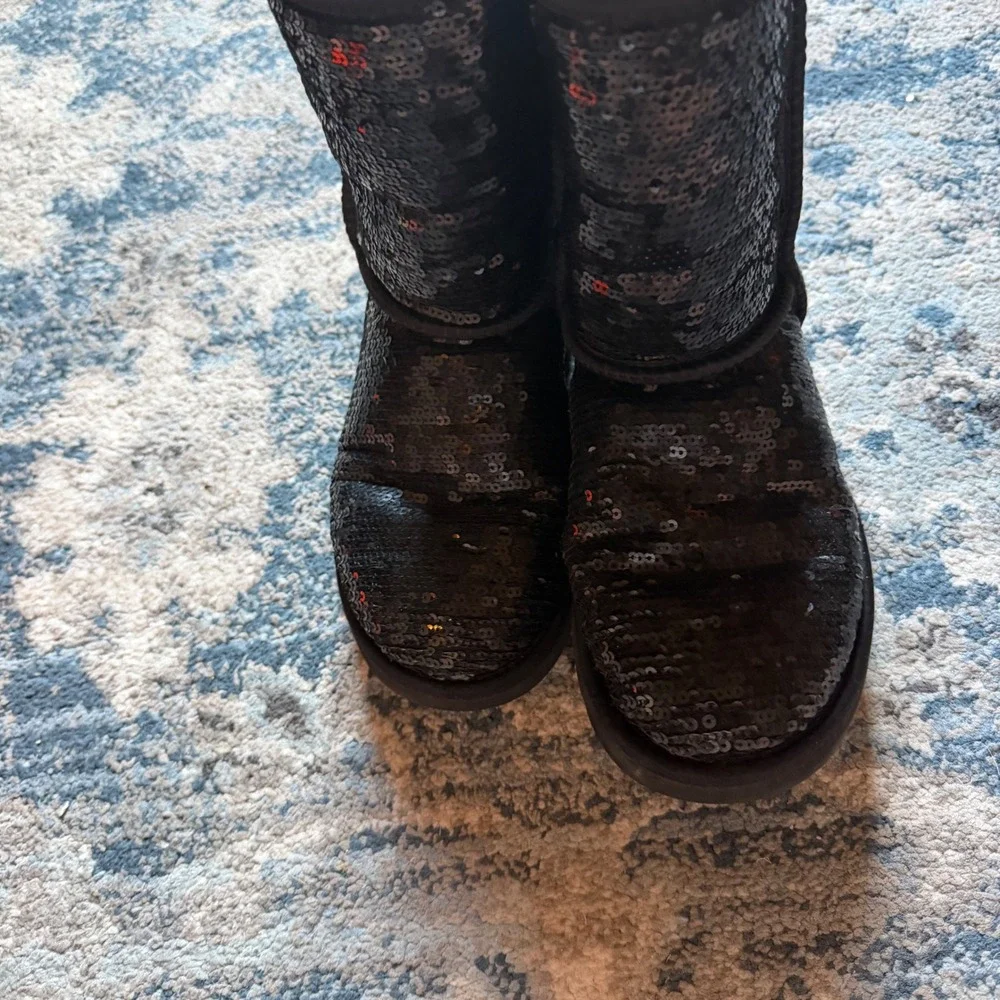 UGG Australia Classic Short Sequin Boots Black Sparkle‎ 3161 Womens Size 6